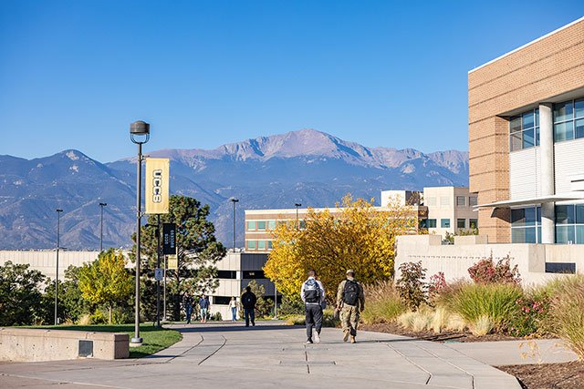 UCCS students walking spine on campus