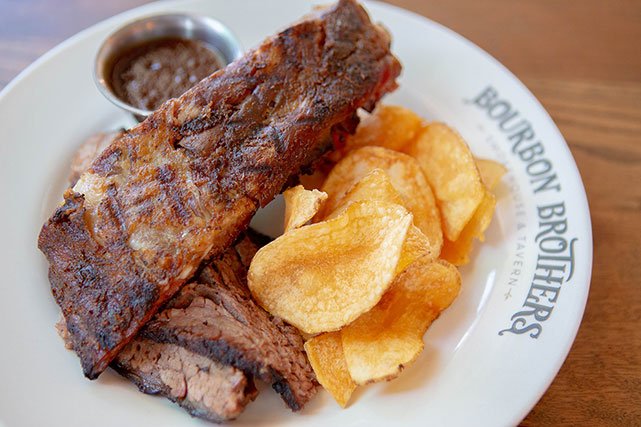 Bourbon Brothers smoked ribs with chips