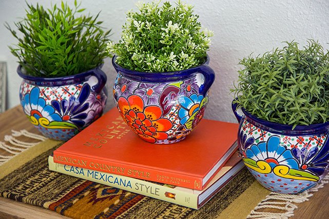 La Fuente Imports planters on table